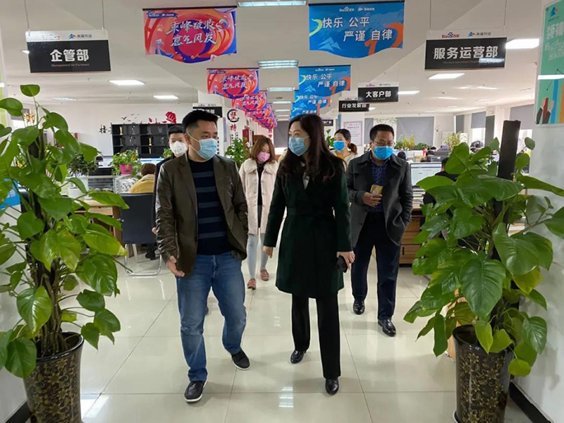 今日市工商聯(lián)黨組織成員 秘書長 梁淑錚同志一行對洛陽青峰進行復工情況指導！