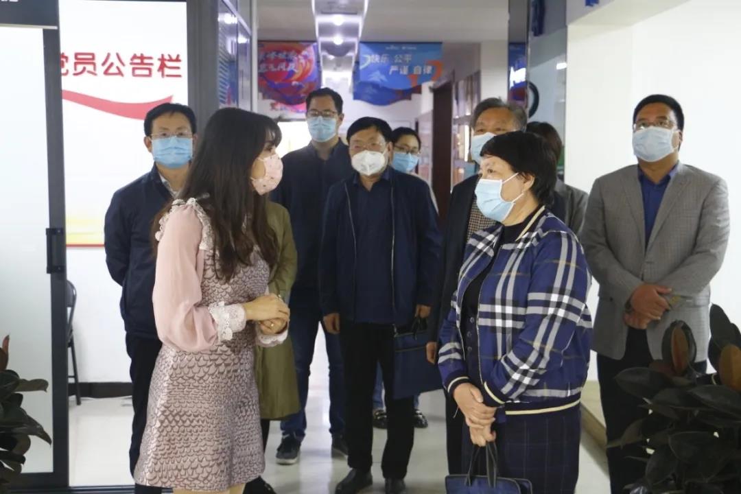 市人大財(cái)經(jīng)委員會(huì)副主任委員、市人大常委會(huì)財(cái)經(jīng)工委主任 衛(wèi)華平一行蒞臨洛陽青峰進(jìn)行復(fù)工復(fù)產(chǎn)情況工作指導(dǎo)！